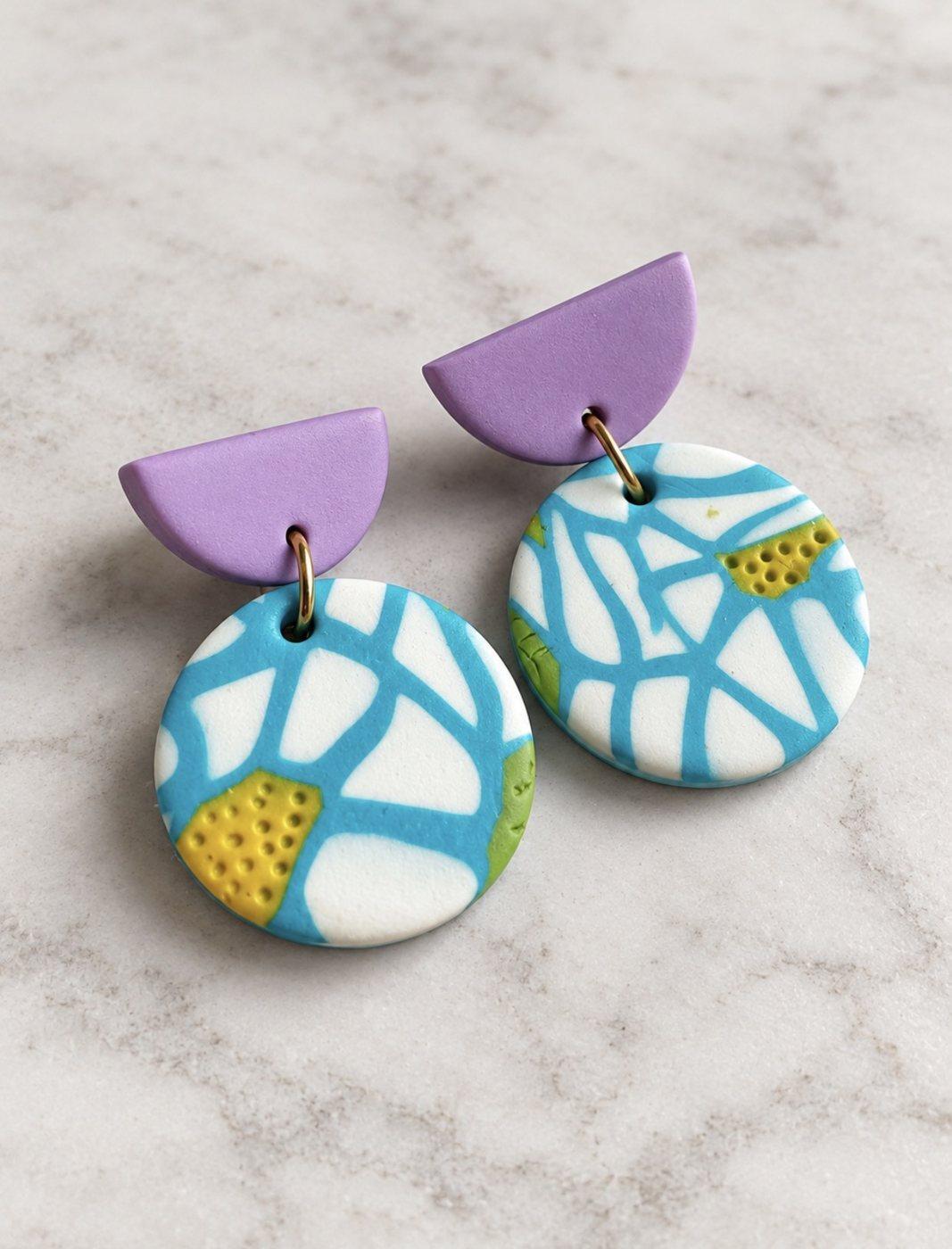 Aros Jardín con media luna lila y disco con patrón turquesa